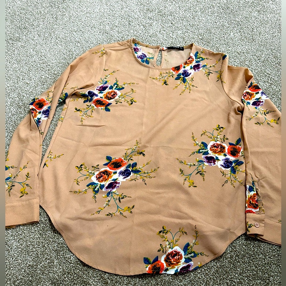 Women’s M dress shirt